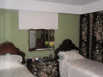 Gumtree Lodge Bed & Breakfast Christchurch New Zealand