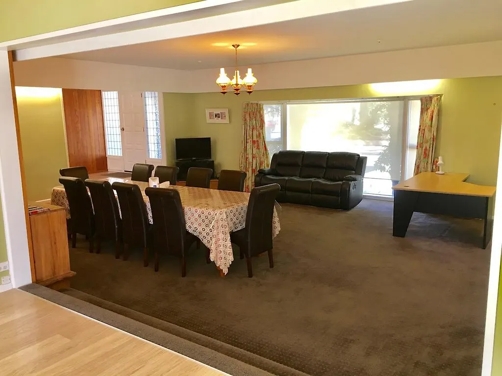 Gumtree Lodge Bed & Breakfast Christchurch New Zealand